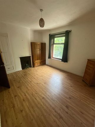 67, Shaw Road, Oldham photo 4