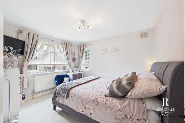 Flat 15, Melrose Tudor Plough Lane, Wallington photo 4