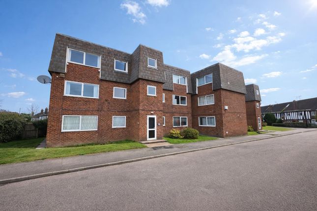 2-bed flat on 4 Garden Court Gardenia Avenue, Luton, £169,995