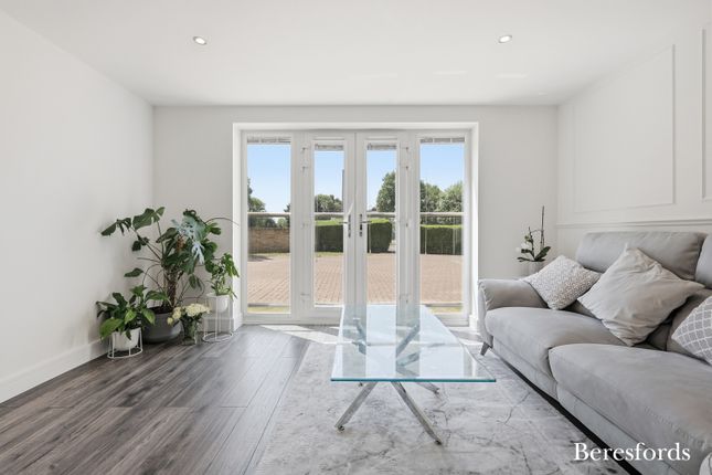 2 Domos Place,, Ongar Road, Brentwood photo 3