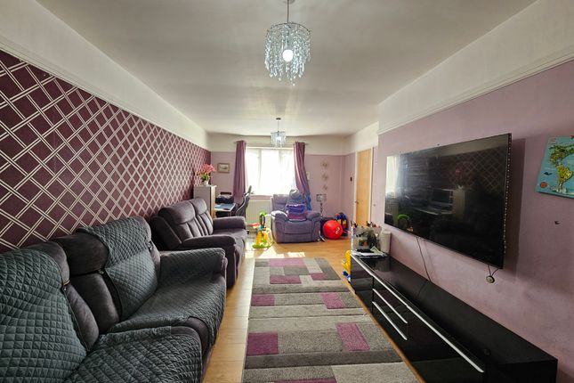 Semi-detached house to rent in Long Close, Luton