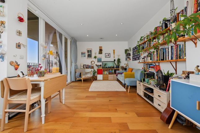 Flat 25, 3, Barley Court, Casbeard Street, London photo 3