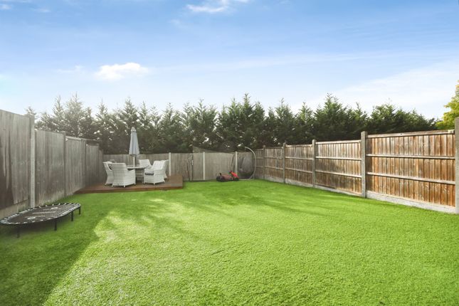 Elliots Close, Brentwood photo 2