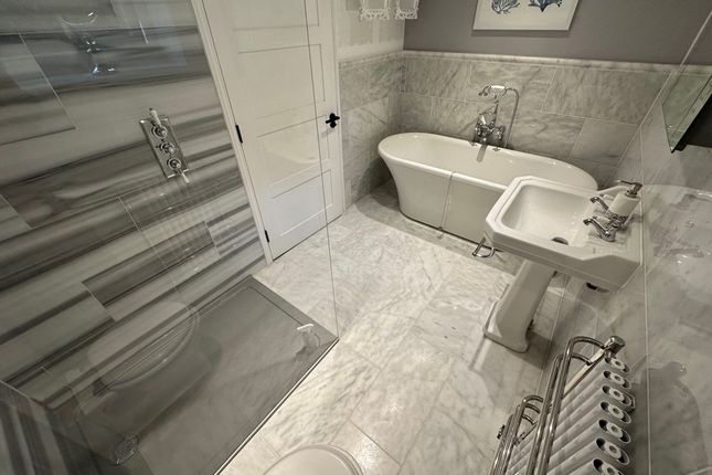 En-Suite Bathroom