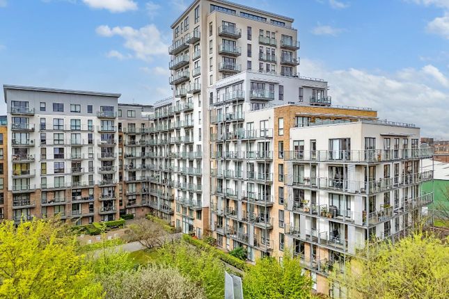 Thumbnail Flat to rent in Seven Sea Gardens, London