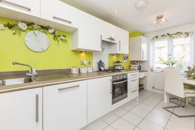 27, Hedley Way, Hailsham photo 2