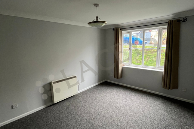 1-bed flat on Flat 1, Yeovil, £725/mo