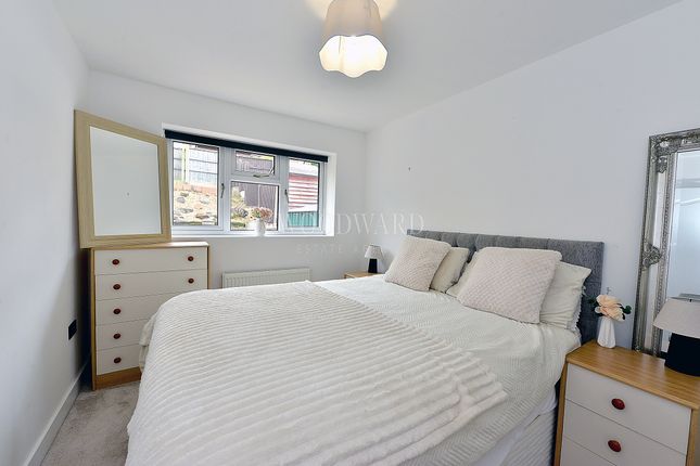 25, Stoke Close, Belper photo 4