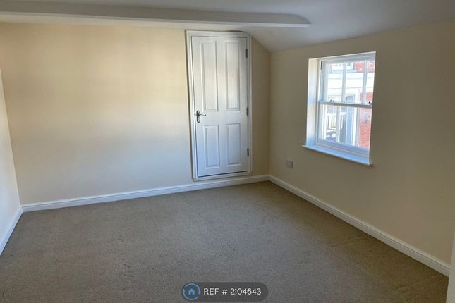 Top Floor Flat, Market Hill, Diss photo 3