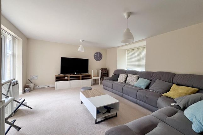 106, Hayton Way, Milton Keynes photo 3