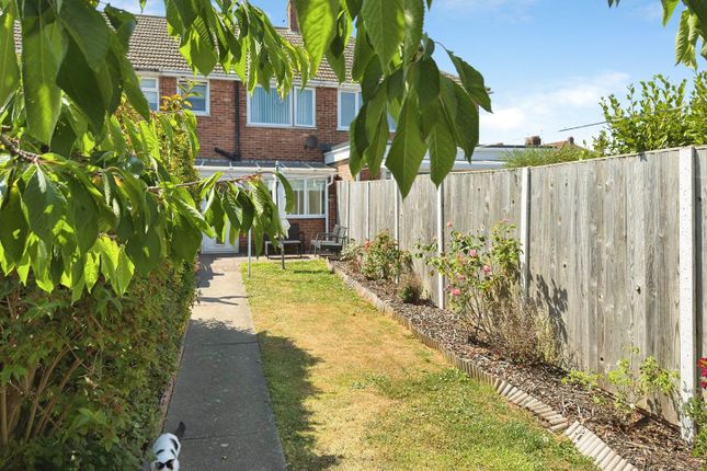 2, Lynton Gardens, Lowestoft photo 2