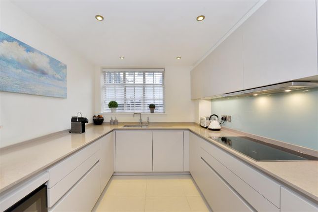 Flat for sale in Sloane Street, London