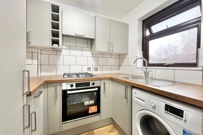 150, Avondale, Ash Vale photo 2
