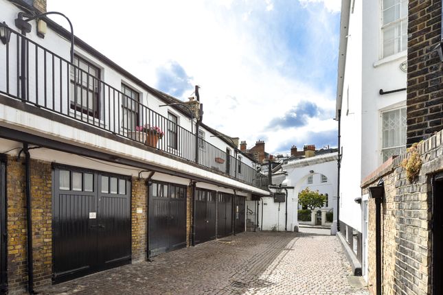 Flat to rent in Canning Place Mews, Canning Place, London