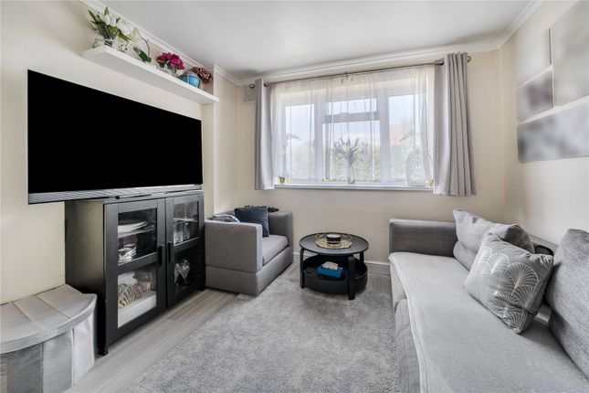 23, Rutherwyk Road, Surrey photo 2