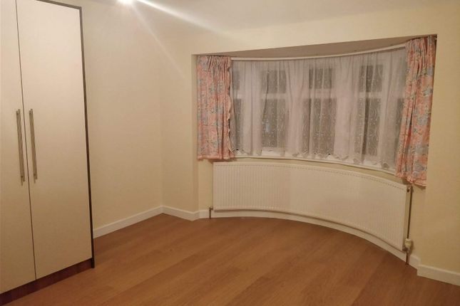 108C Southdown Crescent, Harrow photo 5