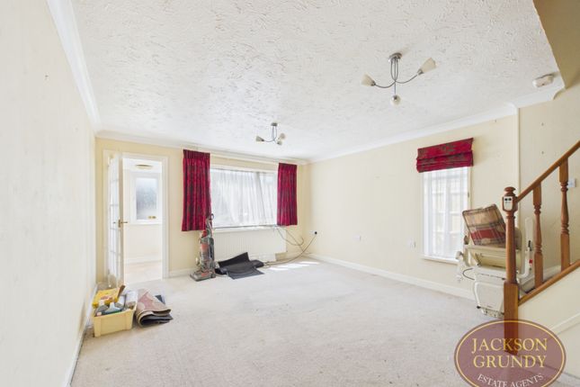 34, Lowick Court, Northampton photo 4