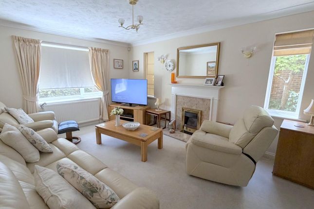 24, Cotswold Close, Eastbourne photo 3