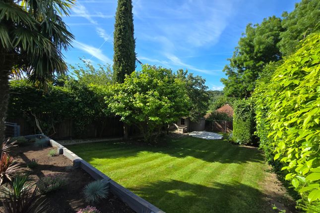 30, Whinneys Road, Buckinghamshire photo 2