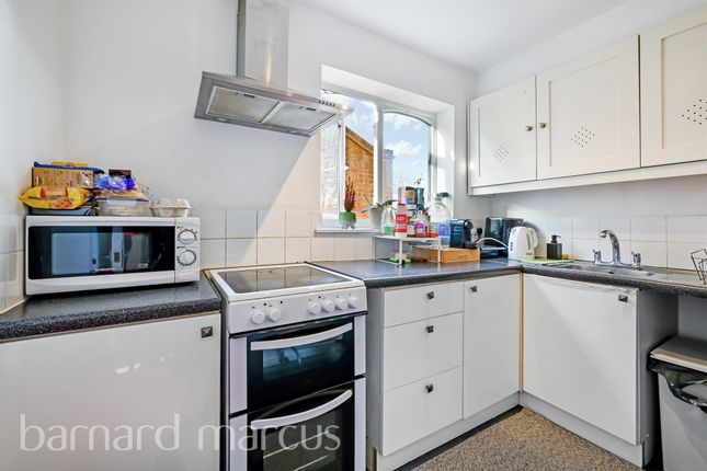 1-bed flat on Flat 5, 129, Rectory Lane, London, £200,000