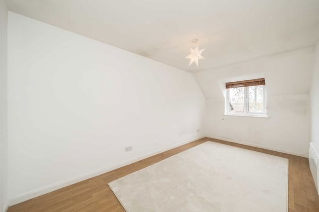 Flat 14, Cranleigh Court, 2A, Marksbury Avenue, Kew photo 4