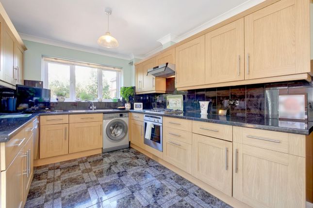 6, Sunningdale Close, Hailsham photo 4