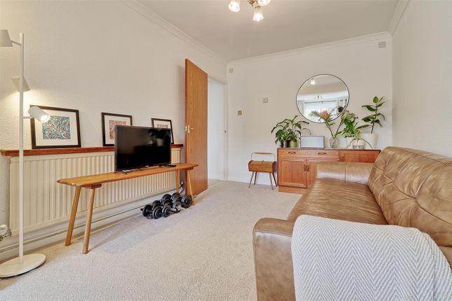 19, Izaak Walton Way, Cambridge photo 4