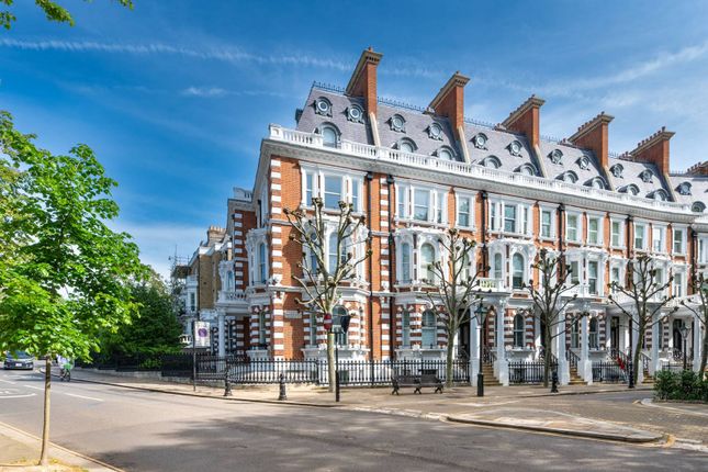 Flat for sale in Observatory Gardens, Notting Hill, London