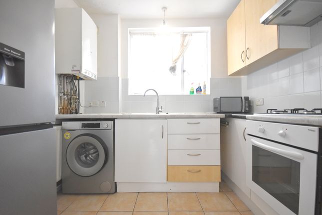 Thumbnail Flat to rent in Lavender Hill, Battersea
