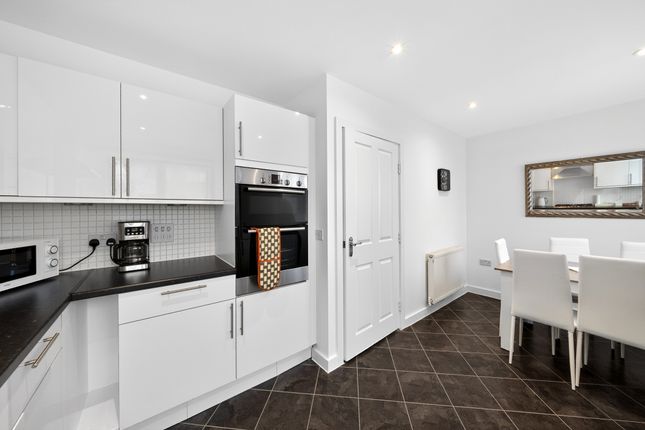 12, Fairclough Close, Northolt photo 4