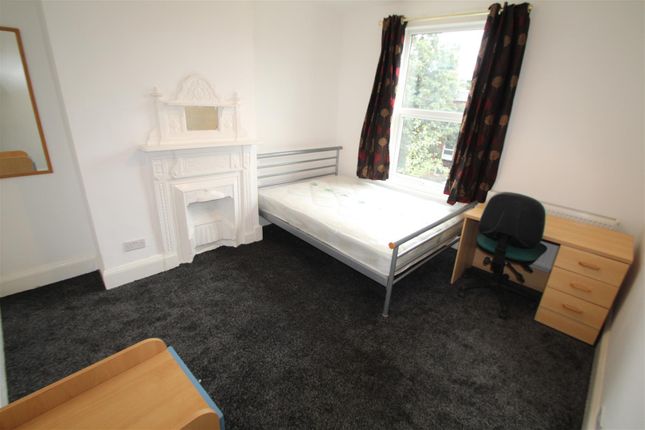 Wrangthorn Terrace, Leeds photo 5
