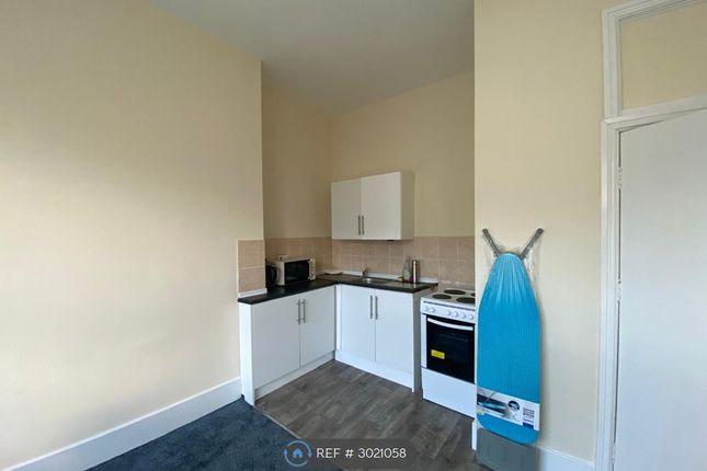 Flat, Marine Road, Pensarn, Abergele photo 5