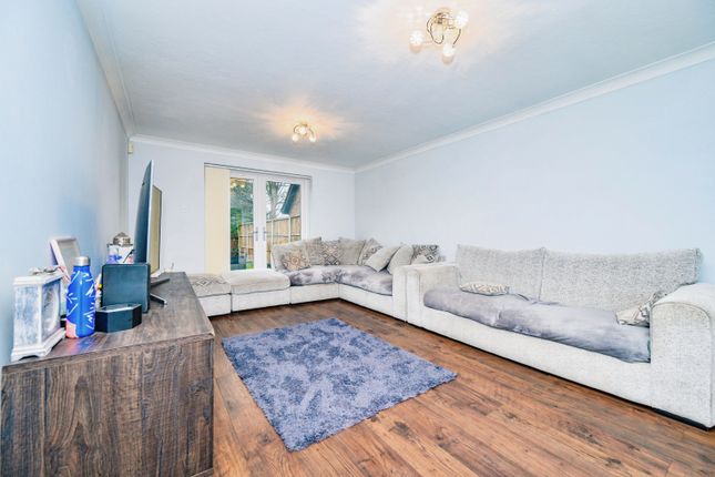5, Greenside Park, Bedfordshire photo 3