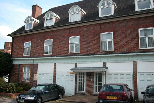 Thumbnail Flat to rent in Lodge Road, Hendon, London