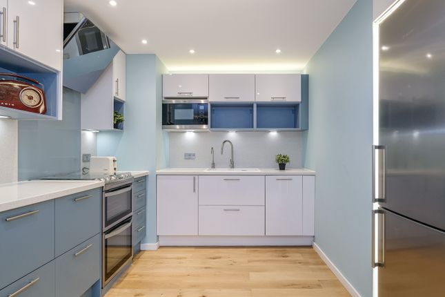 20, Hunter Lodge, Admiral Walk, London photo 3