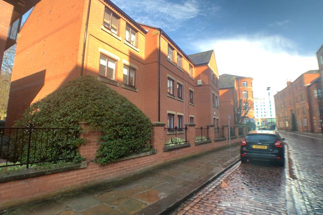Flat to rent in Chantrell Court, Leeds
