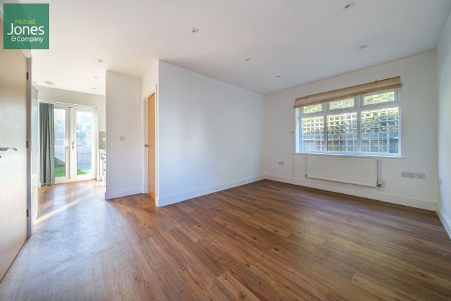 37, Shelley Road, West Sussex photo 2