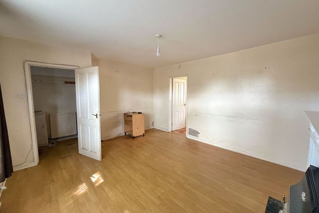 28 Hulme Road, Sale photo 3