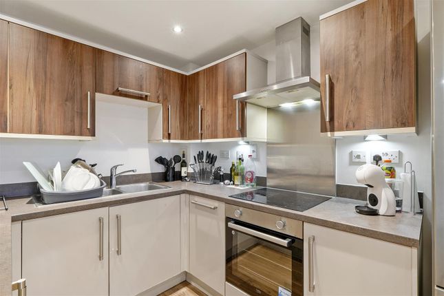 Flat for sale in Craven Park, London