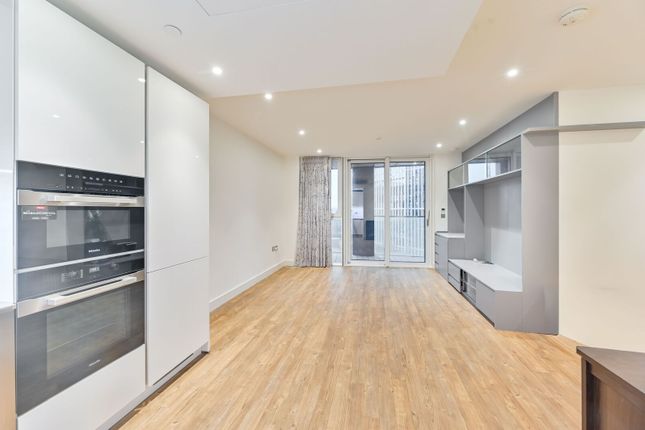Wandsworth Road, SW8, Nine Elms photo 2