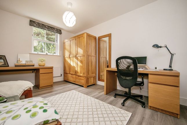 Flat for sale in Old Rectory Drive, Colchester