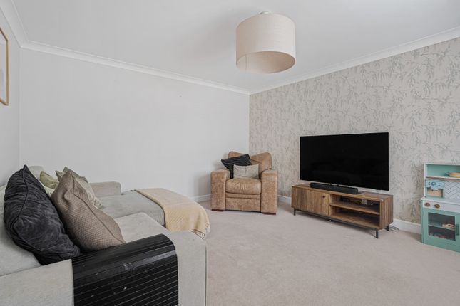 53, Marjoram Way, Oxfordshire photo 2