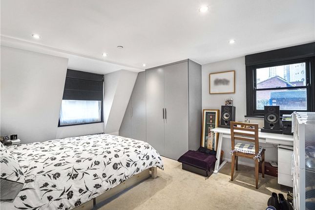 End terrace house for sale in Crosby Row, London
