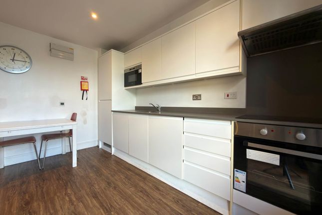 Flat 21 Clayford House, Hampden Road, London photo 3