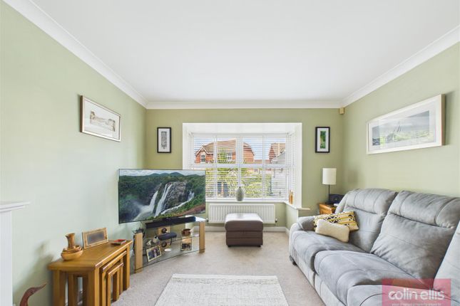 20, Newby Farm Crescent, Scarborough photo 3