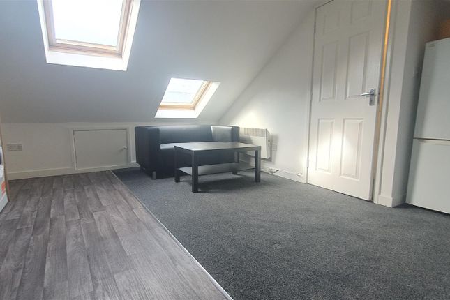 Flat to rent in Flora Street, Cathays, Cardiff