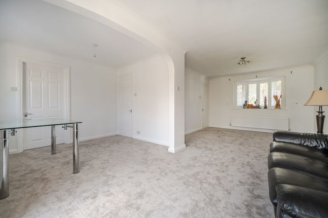 6, Somerford Close, Maidenhead photo 4