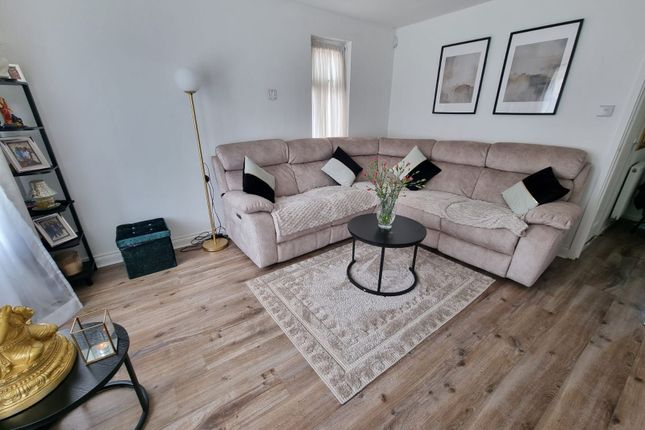 27 Elmdale Street, Leicester photo 2