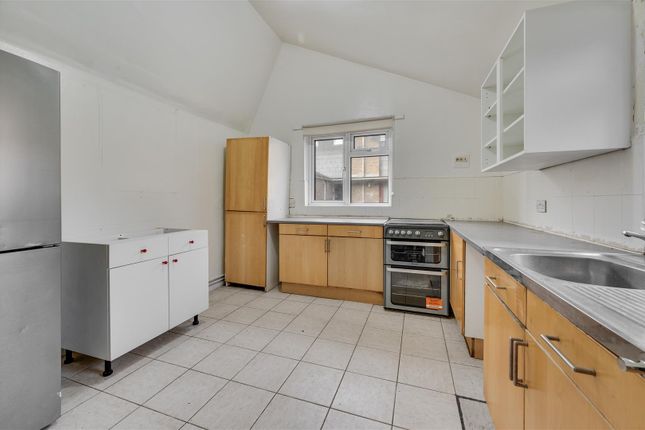 19, Midwood Close, London photo 3