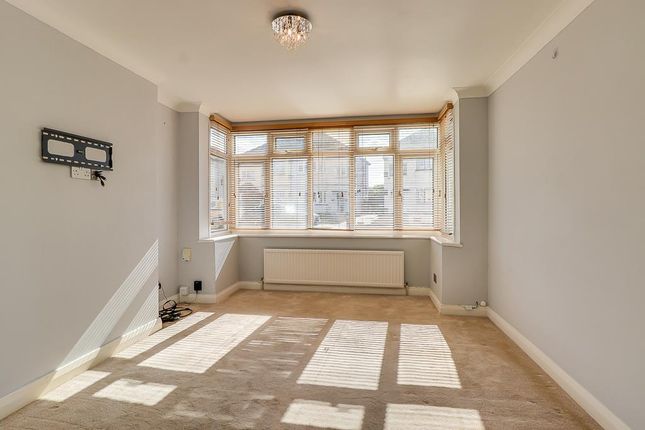 53, Byrne Drive, Southend-on-Sea photo 2